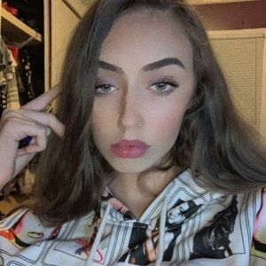 Meet your Posher, Selena